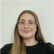 Responsable y creativa, doy clases a niños pequeños.